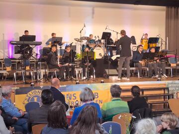 Two o'clock Band