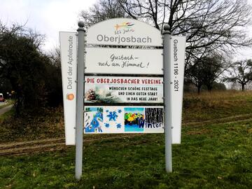 Weihnachtswünsche auf Ortseingangstafeln