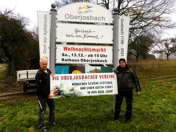 Weihnachtswünsche auf Ortseingangstafeln